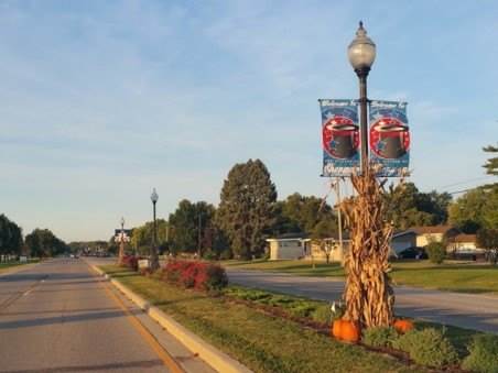 fall decorations in a median
